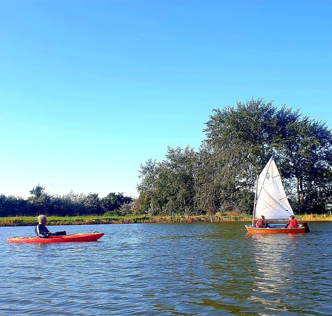 Wassersport in der Schule am Meer